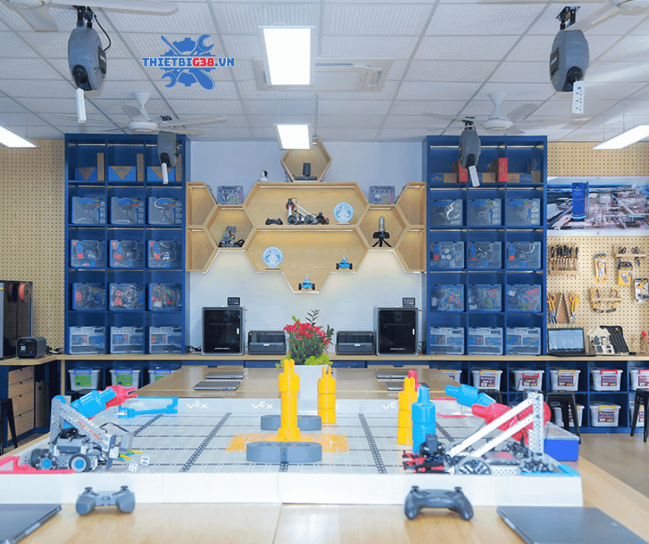 Ổ Cắm Điện Gắn Trần Phòng STEM 