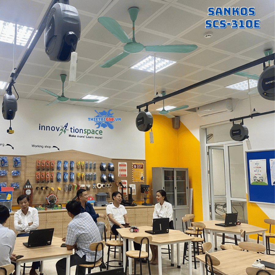 Cuộn dây điện tự rút treo tường 1.5mm2x2 lõi dài 10M Sankos SCS-310E