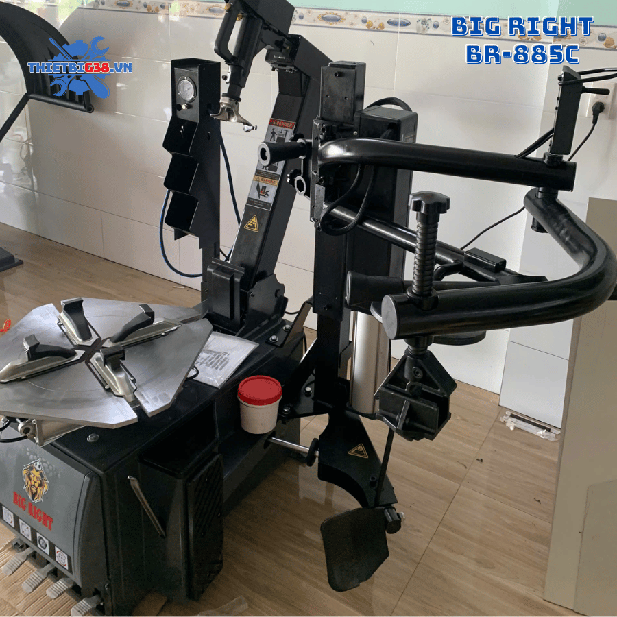 Máy ra vào lốp ô tô cần gật gù, kèm bộ hỗ trợ ép lốp công nghệ italia BIGRIGHT BR-885C